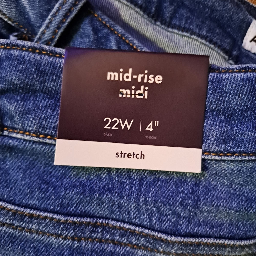 Ava & Viv button fly midi stretch cuffed blue denim Jean Shorts - Picture 5 of 9